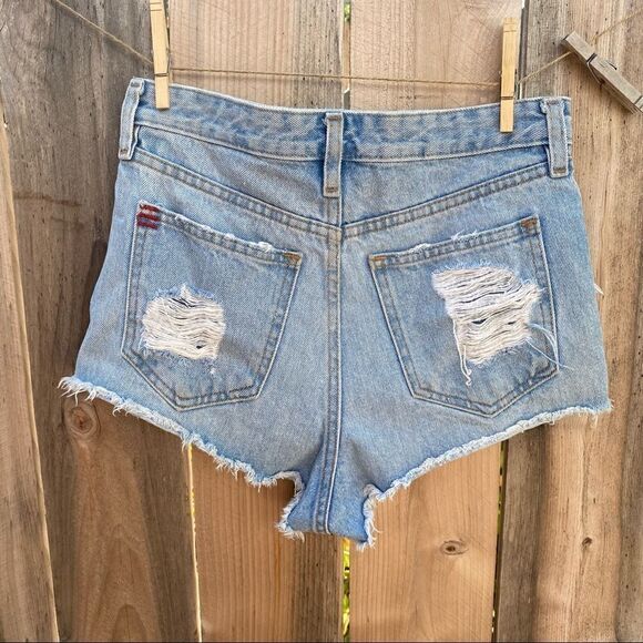 BDG Shorts Womens High Rise Rise Cut Off Frayed Destroyed Denim Short SZ 26 - Picture 3 of 11